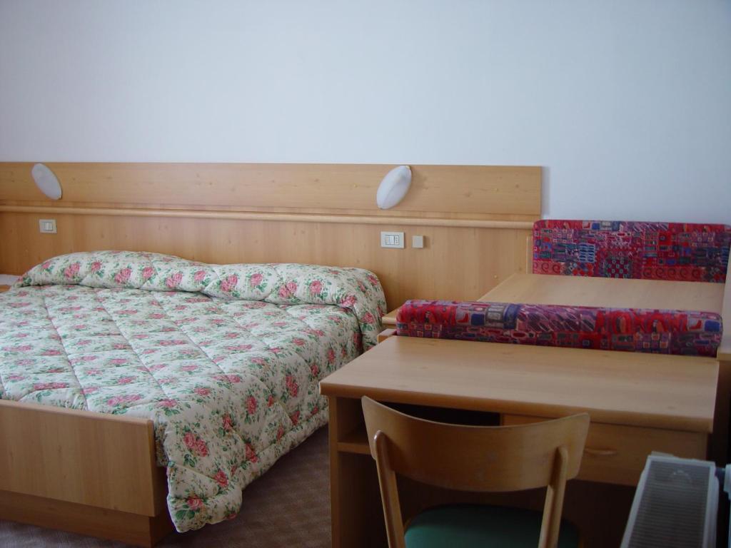 Dolomiti Appart&Rooms Варена Стая снимка